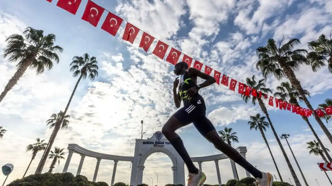 Mersin Maratonu’nda Dünya Çapında Zafer Çift Rekorla Taçlandı! 1